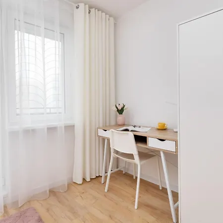 2 Bedroom Zamiejska By Rent Like Appartamento